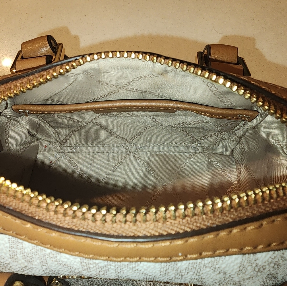 Michael Kors Mini Bag Brown and Cream Monogram - Picture 2 of 4